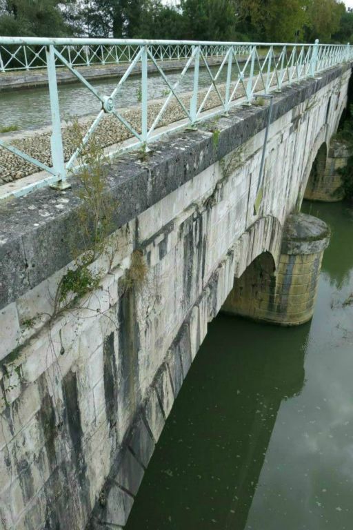 Pont-canal sur la Baïse